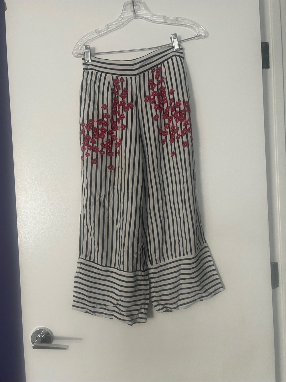 Zara Black & White Striped Wide-Leg culottes with Red Floral design XS